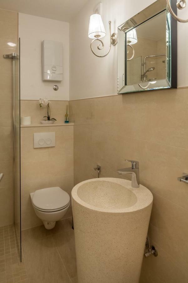 Apartments Villa Lux Dugi Rat Exterior photo